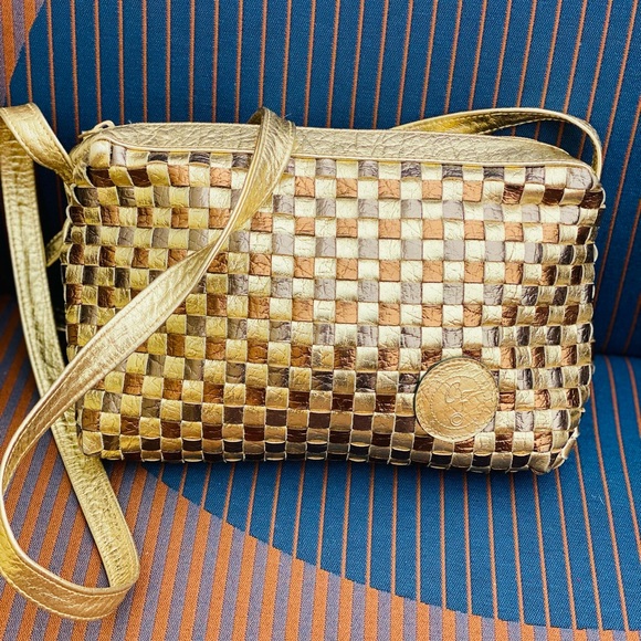 Carlos Falchi Handbags - Vintage CARLOS FALCHI  gold leather crossbody bag.🌟